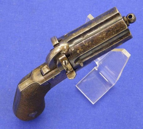 Voy a colocar unas fotos de un arma larga alemana de llave de mecha del siglo XVI. 172