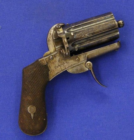 Voy a colocar unas fotos de un arma larga alemana de llave de mecha del siglo XVI. 170