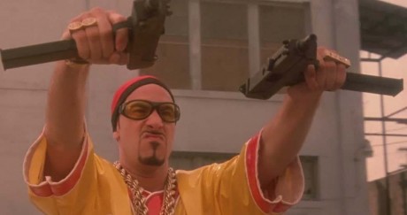 Compañeros,

En vista de las ganas de algunos (Elcafe, Wilcow, Vrakk, etc) por adivinar armas de películas 50