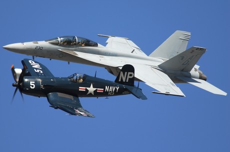 Pues eso, en este hilo pretendo deleitaros como amantes de los aviones de combate que sois muchos, con 02
