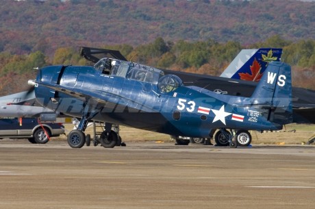 Pues eso, en este hilo pretendo deleitaros como amantes de los aviones de combate que sois muchos, con 51
