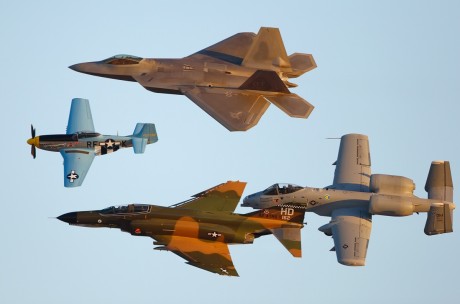Pues eso, en este hilo pretendo deleitaros como amantes de los aviones de combate que sois muchos, con 71