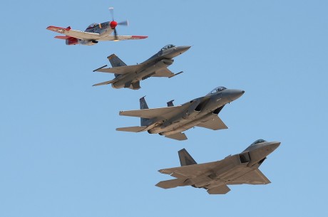 Pues eso, en este hilo pretendo deleitaros como amantes de los aviones de combate que sois muchos, con 10