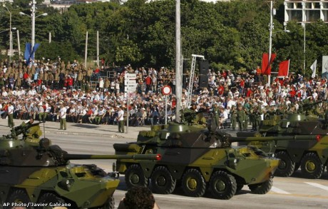 Como ya hace mucho tiempo que no se nada de el ni se le ve por el foro, le lanzo estas dudas.
Ayer revisando 72