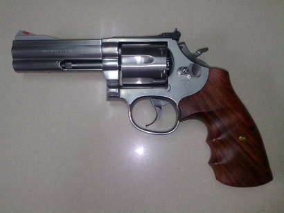 Pues eso, que pistola llevariais y el por que de esa y no de otra, yo por ejemplo llevaria dos colt frontier 150