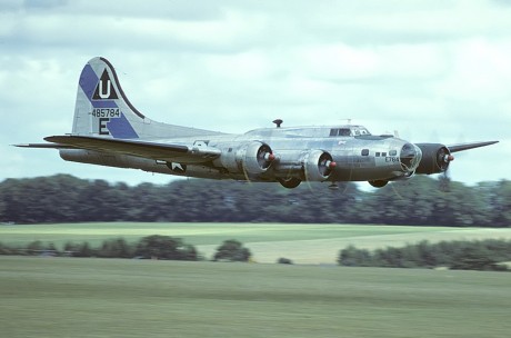 Pues eso, en este hilo pretendo deleitaros como amantes de los aviones de combate que sois muchos, con 71