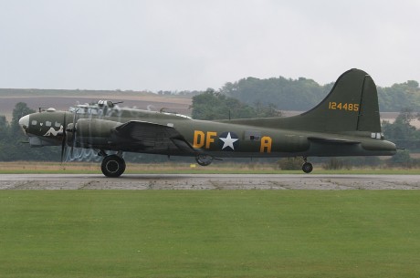 Pues eso, en este hilo pretendo deleitaros como amantes de los aviones de combate que sois muchos, con 81