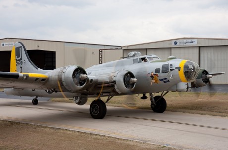 Pues eso, en este hilo pretendo deleitaros como amantes de los aviones de combate que sois muchos, con 102