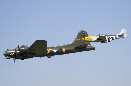 Pues eso, en este hilo pretendo deleitaros como amantes de los aviones de combate que sois muchos, con 101