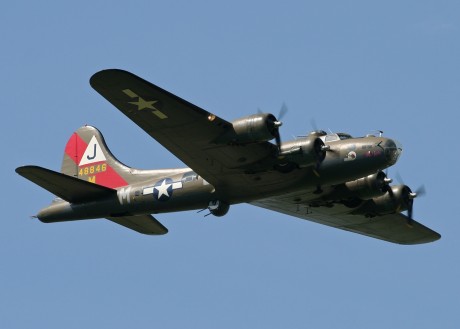 Pues eso, en este hilo pretendo deleitaros como amantes de los aviones de combate que sois muchos, con 112
