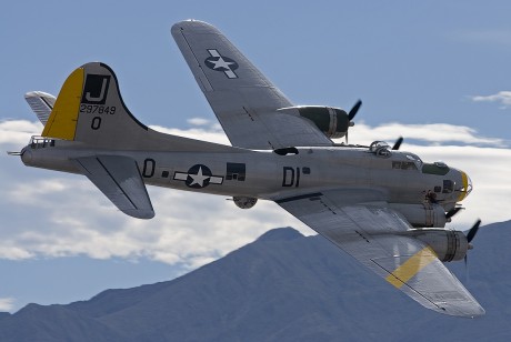 Pues eso, en este hilo pretendo deleitaros como amantes de los aviones de combate que sois muchos, con 110
