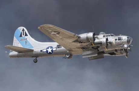 Pues eso, en este hilo pretendo deleitaros como amantes de los aviones de combate que sois muchos, con 121