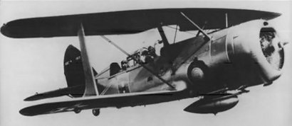 Sé que al principio de la II Guerra Mundial, habían en servicio algunos aviones biplanos (Gloster Gladiator, 101