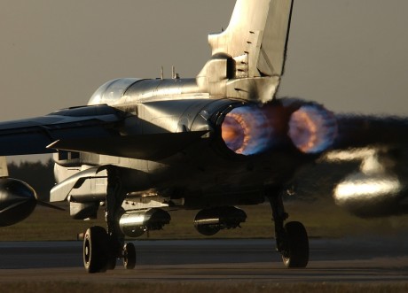 Pues eso, en este hilo pretendo deleitaros como amantes de los aviones de combate que sois muchos, con 142