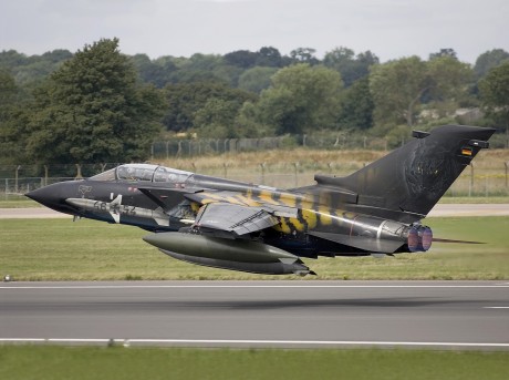 Pues eso, en este hilo pretendo deleitaros como amantes de los aviones de combate que sois muchos, con 140