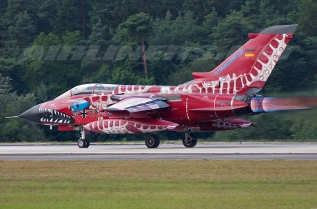 Pues eso, en este hilo pretendo deleitaros como amantes de los aviones de combate que sois muchos, con 152