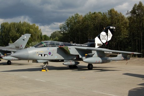Pues eso, en este hilo pretendo deleitaros como amantes de los aviones de combate que sois muchos, con 171