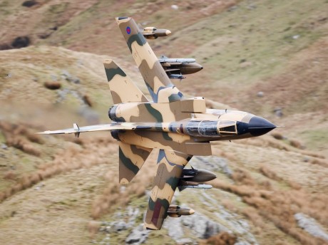 Pues eso, en este hilo pretendo deleitaros como amantes de los aviones de combate que sois muchos, con 12