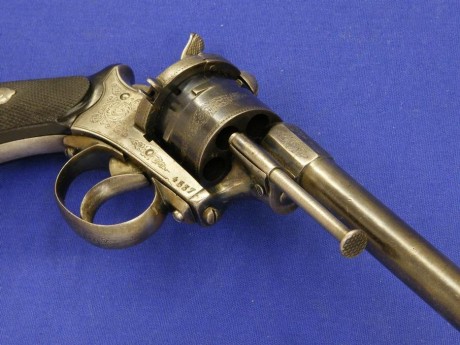 Voy a colocar unas fotos de un arma larga alemana de llave de mecha del siglo XVI. 32
