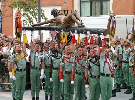 Desde que era un crio.
 Ni soy creyente ni militarista.
 Pero esto lo he mamao desde que me parió mi madre.
 30