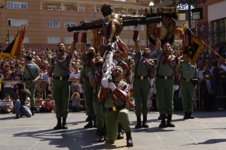 Desde que era un crio.
 Ni soy creyente ni militarista.
 Pero esto lo he mamao desde que me parió mi madre.
 42