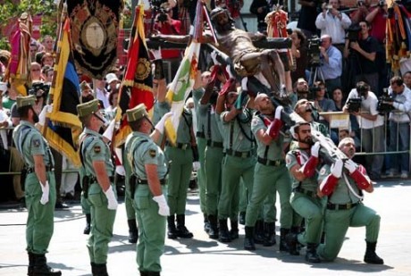 Desde que era un crio.
 Ni soy creyente ni militarista.
 Pero esto lo he mamao desde que me parió mi madre.
 41