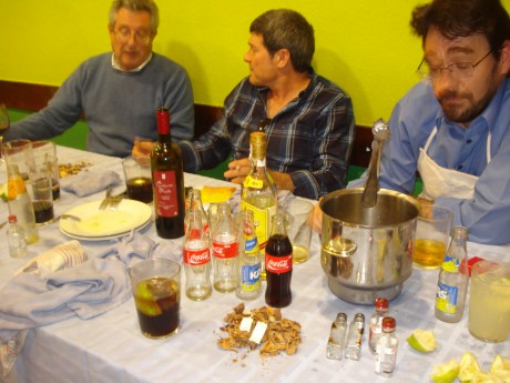 Queridos amigos: ante las expectación :8 causada por el desayuno que me he pegado esta mañana, el cual 70