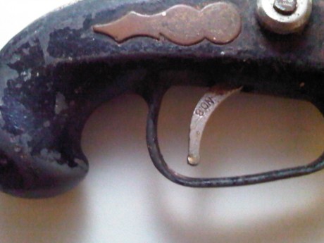Estas son las fotos, es un arma que la tengo desde bastante tiempo pero no tengo ninguna informacion. 00