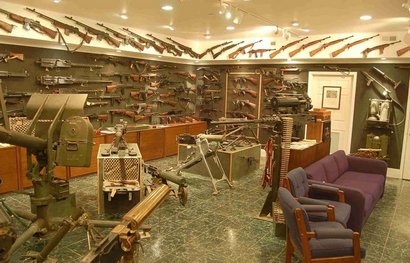 q no os parezca mal, pero yo beo q unos pocos nos conformamos con un presupuesto para armas muy pequeño, 131