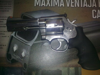 hola a todos, recientemente he adquirido mi tan ansiado revolver s&w 686. Agradeceria que algun forero 81