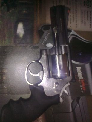 hola a todos, recientemente he adquirido mi tan ansiado revolver s&w 686. Agradeceria que algun forero 80