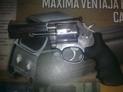 Pues al hilo de un compañero que pide que le ayuden a elegir un revolver y mi afición por ellos, se me 50