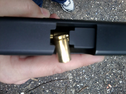 Buenos días,

Según se lee por los foros yankees la Glock 17 4gen tiene varios problemas. Interrupciones 42