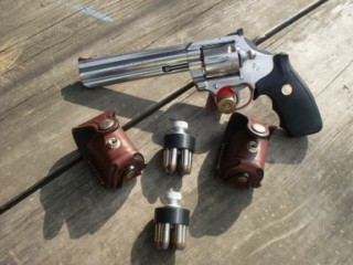 Pues al hilo de un compañero que pide que le ayuden a elegir un revolver y mi afición por ellos, se me 61