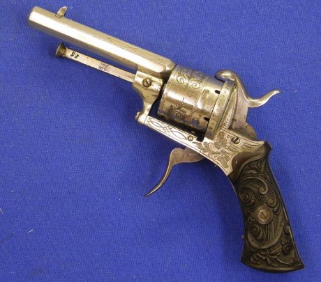 Voy a colocar unas fotos de un arma larga alemana de llave de mecha del siglo XVI. 81