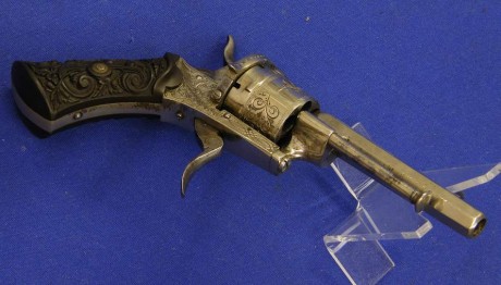 Voy a colocar unas fotos de un arma larga alemana de llave de mecha del siglo XVI. 91