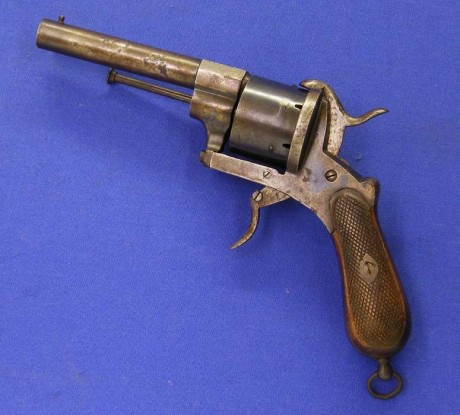 Voy a colocar unas fotos de un arma larga alemana de llave de mecha del siglo XVI. 101