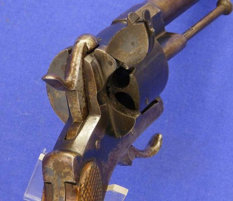 Voy a colocar unas fotos de un arma larga alemana de llave de mecha del siglo XVI. 111