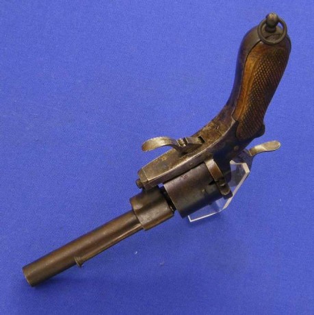 Voy a colocar unas fotos de un arma larga alemana de llave de mecha del siglo XVI. 110