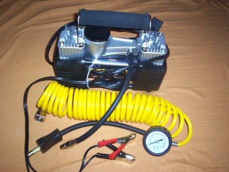 vendo  compresor semi profesional de 12v fusible de 30 amperios y doble piston 80 litros de caudal por 01